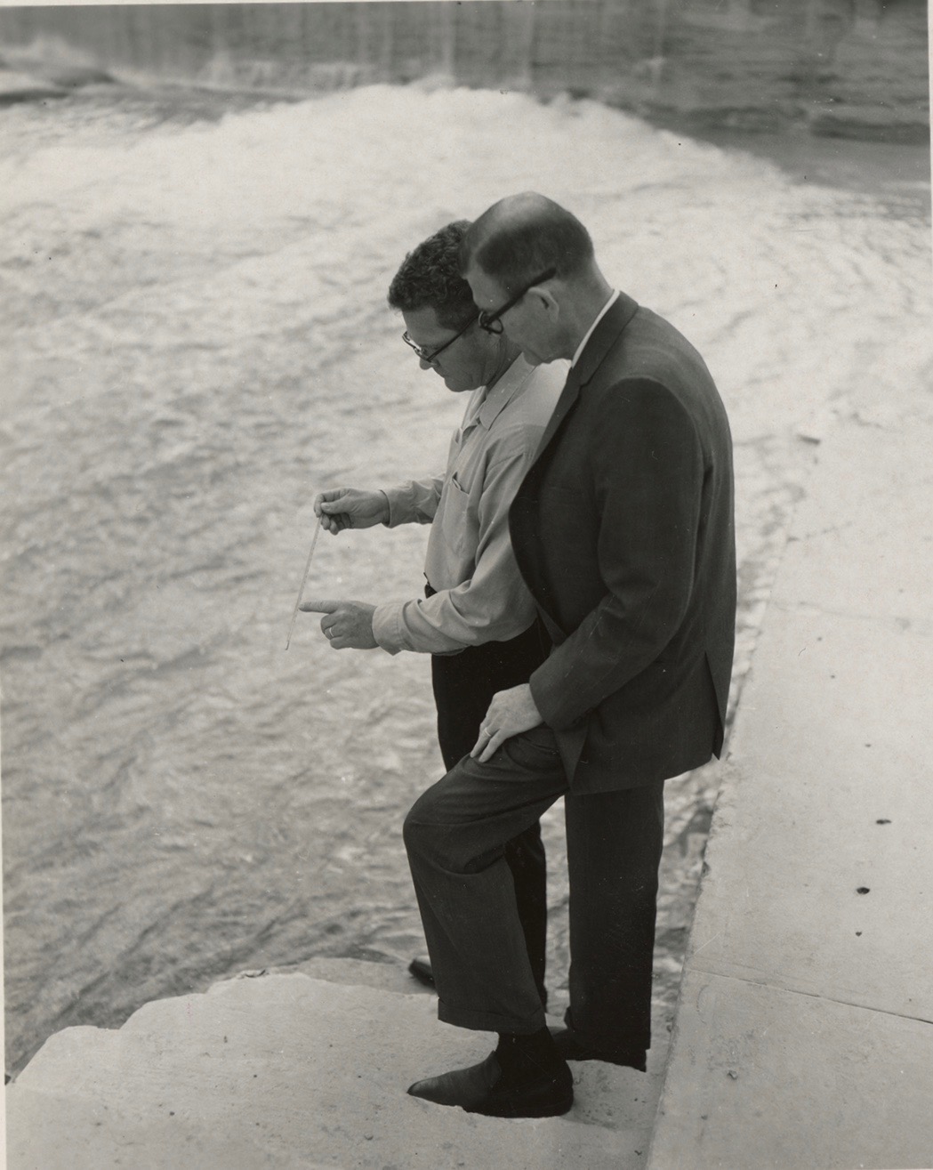 City Superintendent of Parks Jack Robinson & Parks Director Beverly Sheffield at Barton Springs Pool (from left) (Austin History Center, Austin Public Library, 37739)